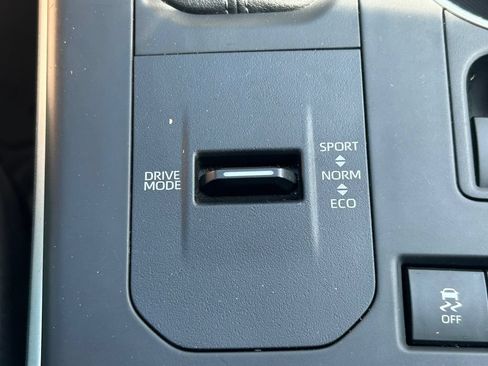 Used 2022 Toyota Highlander XSE FWD image 30