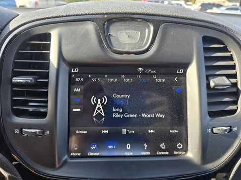 Used 2019 Chrysler 300 S image 16