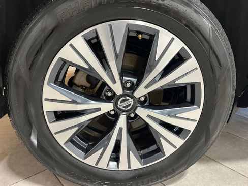 Used 2021 Nissan Rogue SV w/ Premium Package FWD image 11