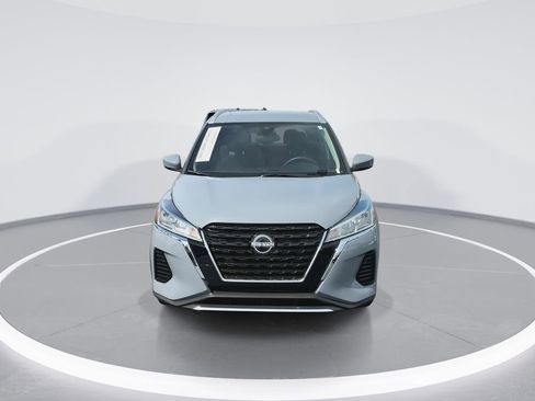Used 2024 Nissan Kicks SV FWD image 3
