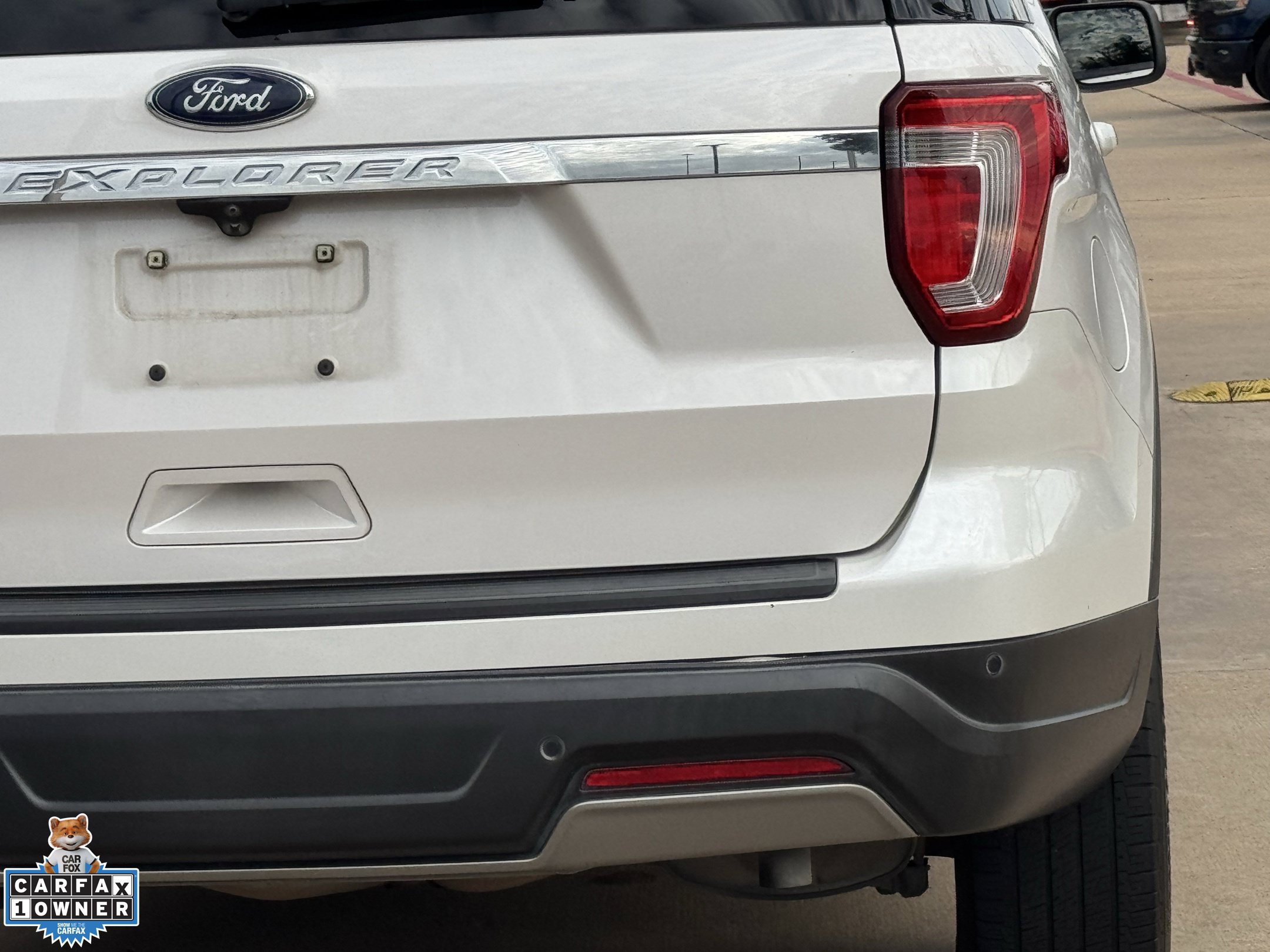Used 2019 Ford Explorer XLT w/ Equipment Group 202A FWD image 7