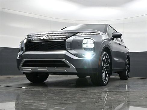 Used 2023 Mitsubishi Outlander SE image 33