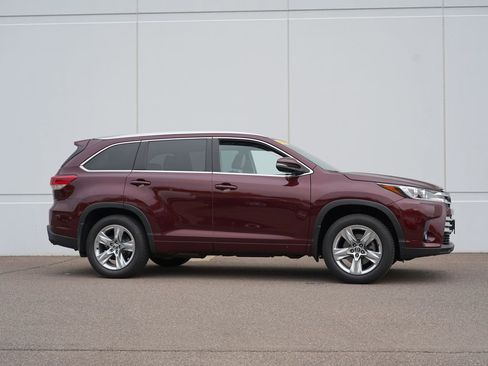 Used 2018 Toyota Highlander Limited AWD/4WD image 2