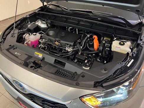 Certified 2024 Toyota Highlander XLE image 11
