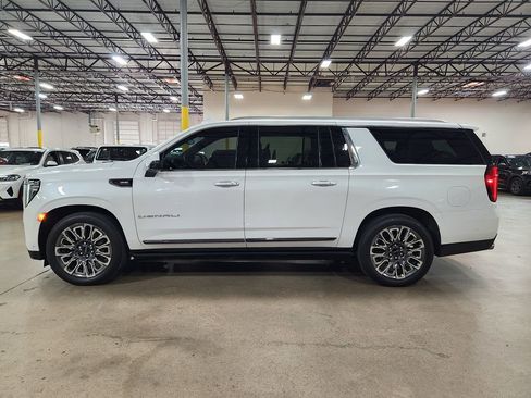 Used 2024 GMC Yukon XL Denali Ultimate AWD/4WD image 7