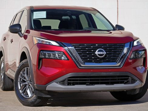 Used 2023 Nissan Rogue S FWD image 2