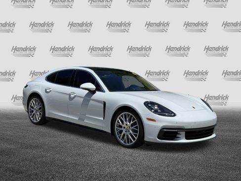 Used 2018 Porsche Panamera image 2