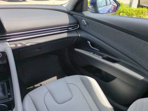 Used 2025 Hyundai Elantra Limited FWD image 16