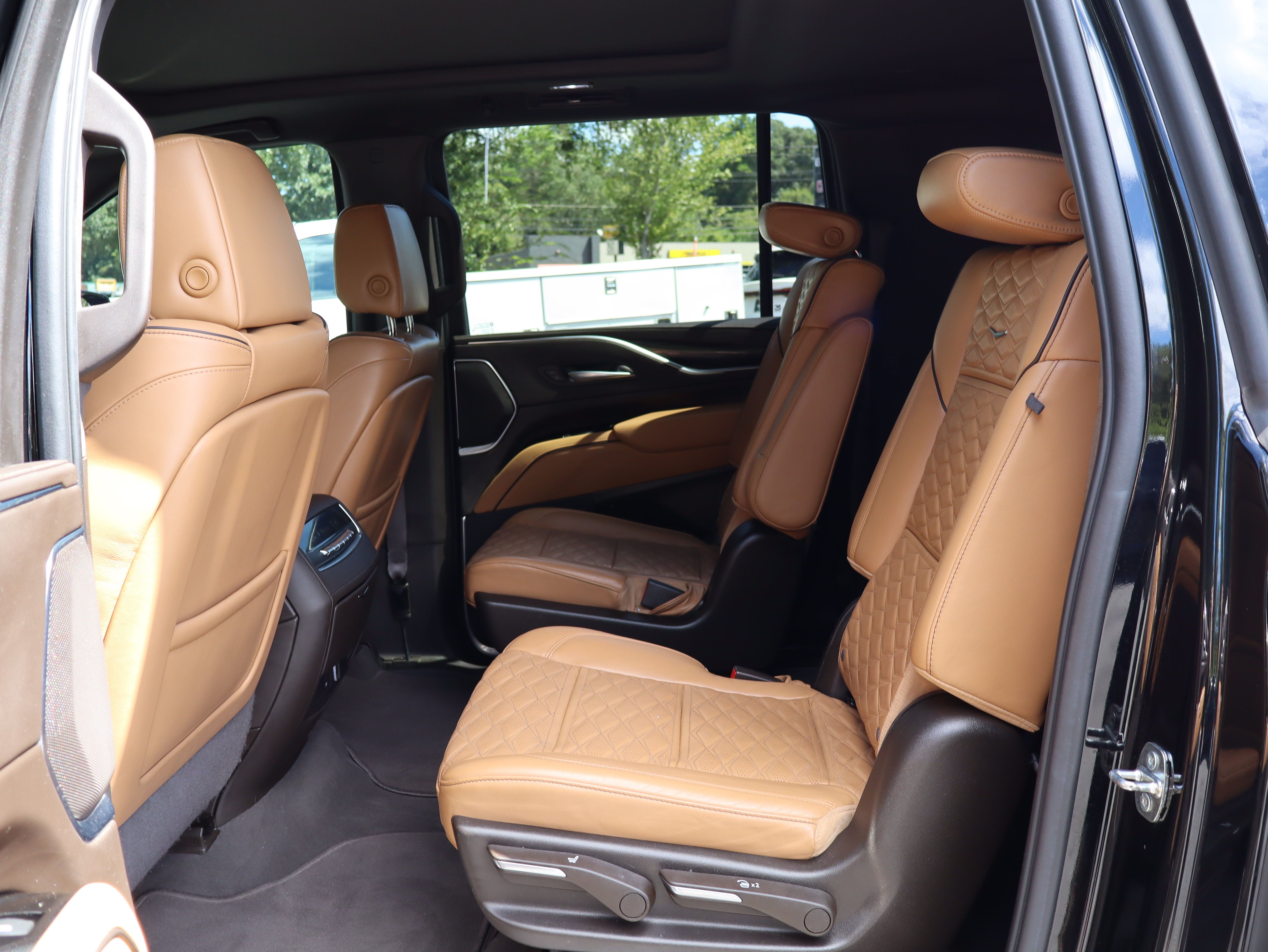 Used 2023 Cadillac Escalade ESV Premium Luxury w/ LPO, Radiant Package AWD/4WD image 46