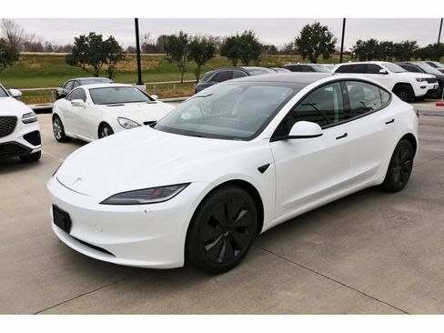 Used 2024 Tesla Model 3 Standard Range image 3
