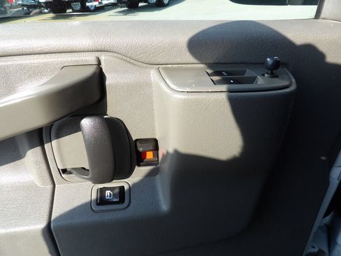Used 2018 Chevrolet Express 2500 w/ Driver Convenience Package RWD image 15