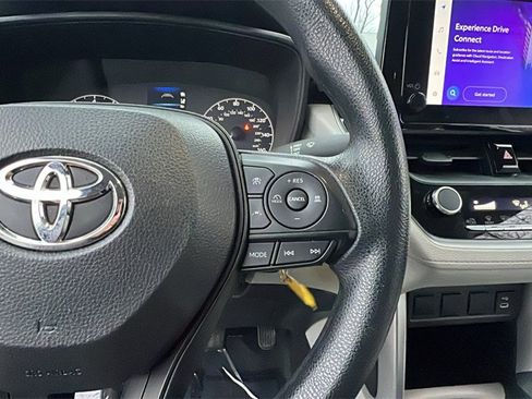 Used 2023 Toyota Corolla Cross L image 27
