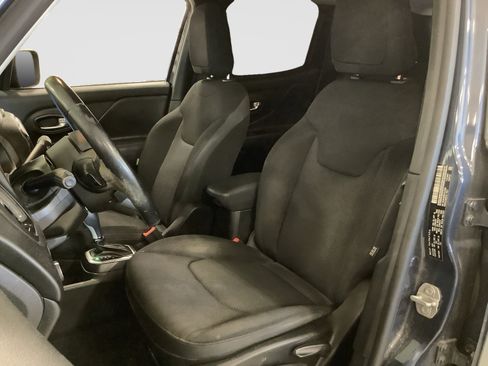 Used 2020 Jeep Renegade Altitude FWD image 9