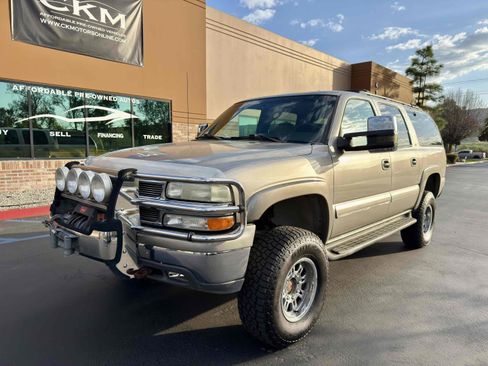 Used 2001 Chevrolet Suburban 2500 LT w/ LT Preferred Equipment Group image 5
