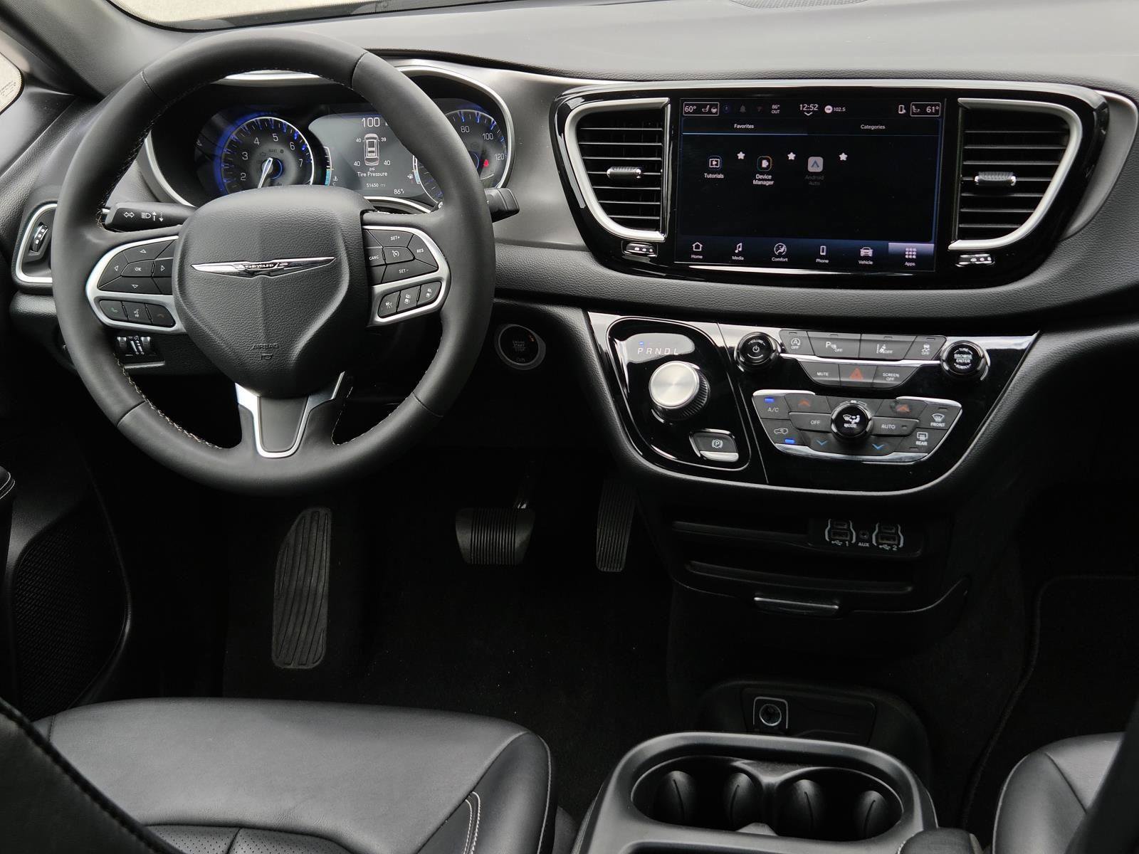 Used 2025 Chrysler Pacifica Select FWD image 11