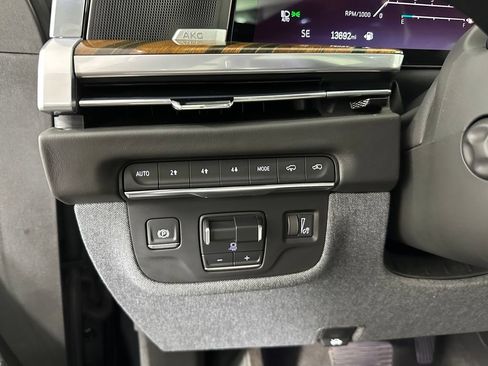 Used 2025 Cadillac Escalade Sport Platinum AWD/4WD image 28