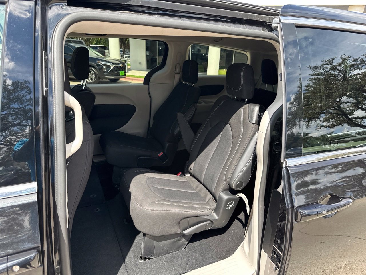 Used 2023 Chrysler Voyager LX FWD image 23