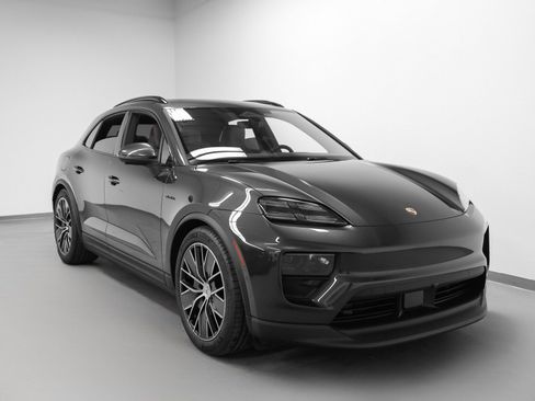 New 2026 Porsche Macan 4 Electric image 10