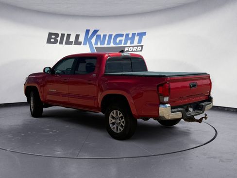 Used 2018 Toyota Tacoma SR5 RWD image 3