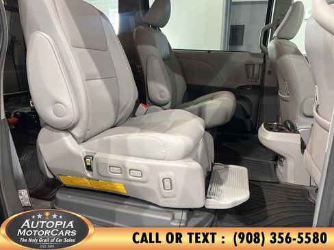 Used 2019 Toyota Sienna XLE image 20