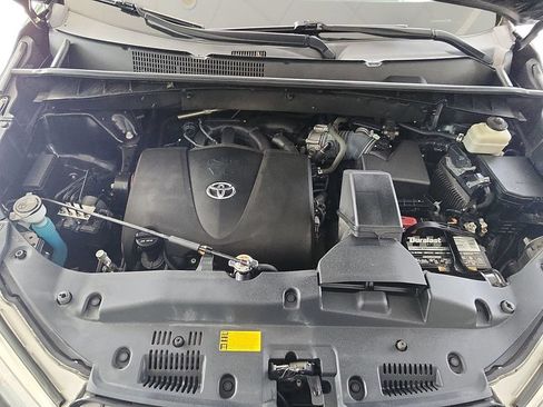 Used 2019 Toyota Highlander XLE AWD/4WD image 29