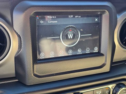 Used 2023 Jeep Gladiator Sport AWD/4WD image 30