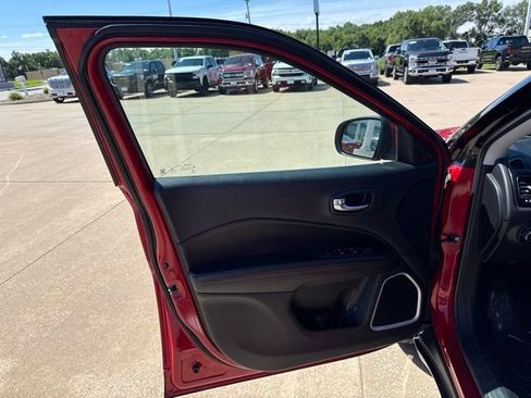 Used 2018 Jeep Compass Limited w/ Navigation Group AWD/4WD image 10