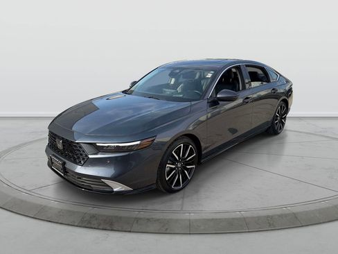 Used 2023 Honda Accord Touring image 3