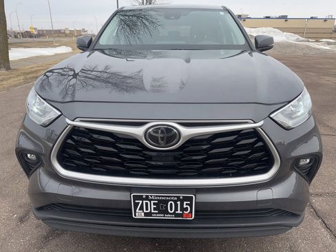 Used 2020 Toyota Highlander LE image 6