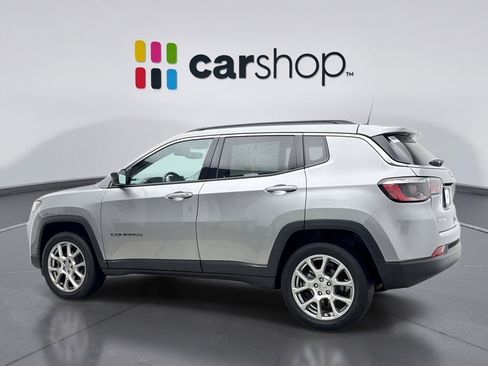 Used 2022 Jeep Compass Latitude image 3