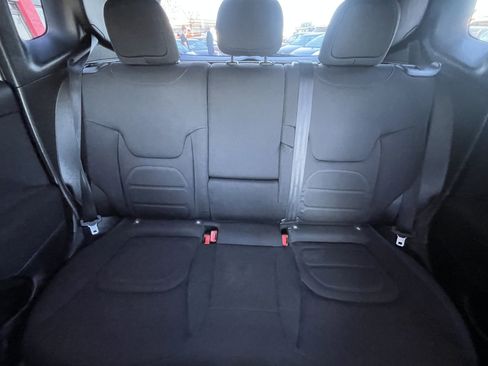 Used 2018 Jeep Renegade Latitude w/ Safety & Security Group image 23