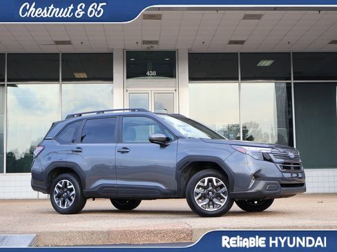 Used 2025 Subaru Forester Premium AWD/4WD image 2
