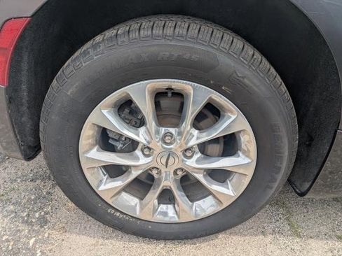 Used 2021 Chrysler Pacifica Touring-L image 24