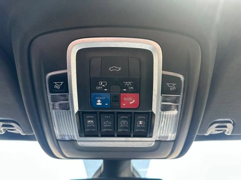 Used 2020 RAM 1500 Laramie AWD/4WD image 9