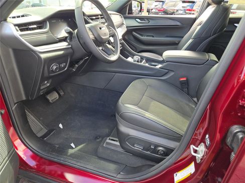 New 2025 Jeep Grand Cherokee Altitude image 26