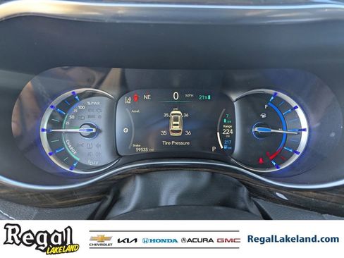 Used 2022 Chrysler Pacifica Limited image 30