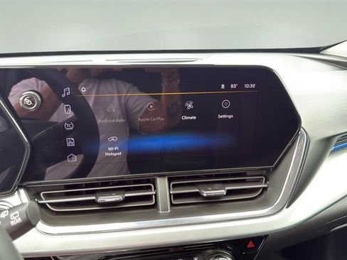 Used 2025 Chevrolet Trax LT FWD image 23