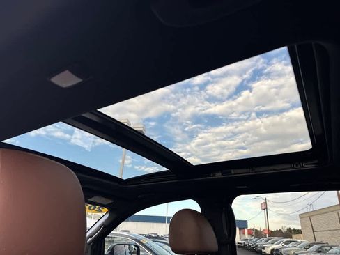 Used 2021 Nissan Titan Platinum Reserve w/ Moonroof Package image 16