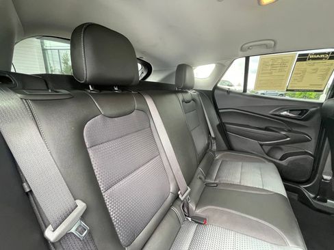 Used 2025 Chevrolet Trax LT FWD image 26