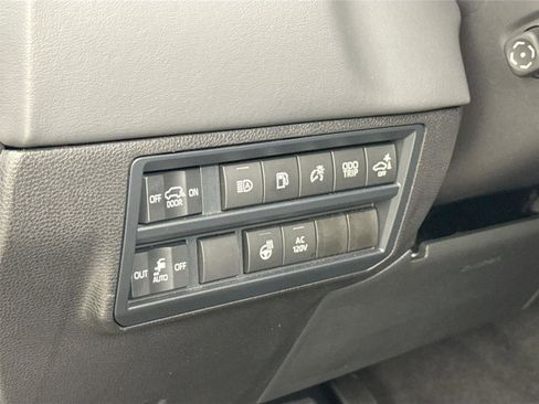 Certified 2025 Toyota Sequoia Platinum image 14