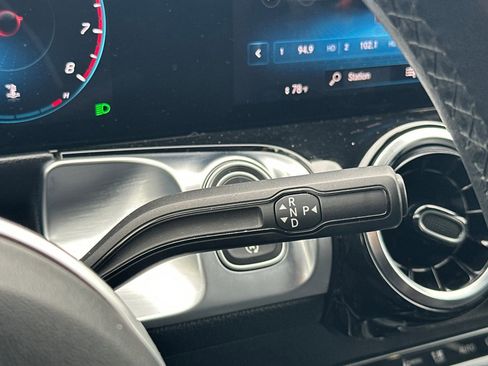 Used 2023 Mercedes-Benz GLB 250 4MATIC image 21