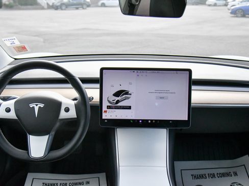 Used 2020 Tesla Model 3 Standard Range RWD image 33