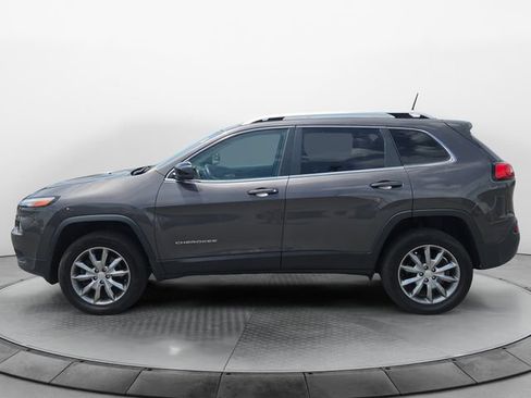 Used 2018 Jeep Cherokee Limited AWD/4WD image 2