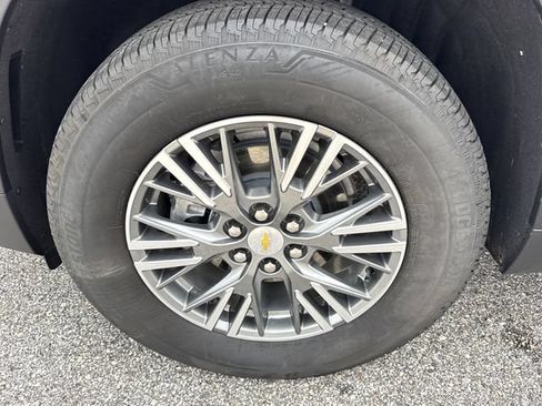 Used 2026 Chevrolet Traverse LT FWD image 9
