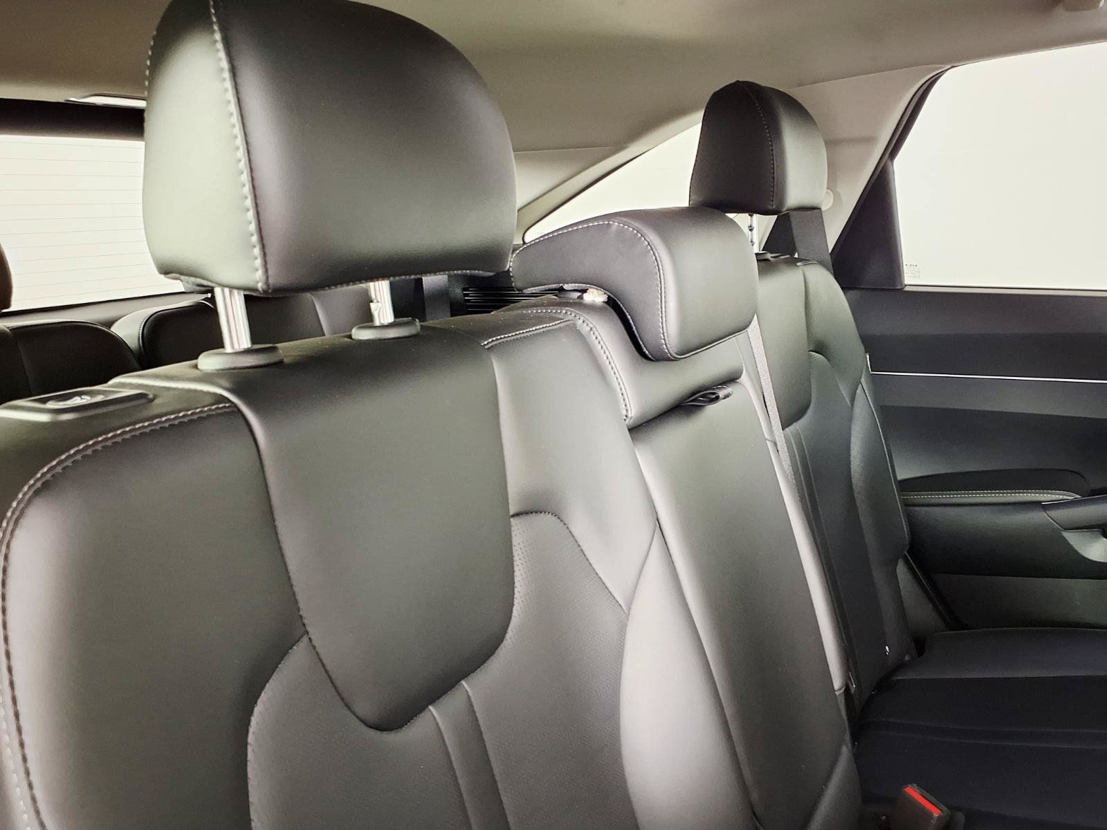 Used 2025 Kia Sorento S w/ Panoramic Sunroof Package FWD image 12
