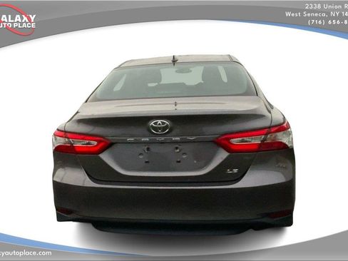 Used 2020 Toyota Camry LE FWD image 6