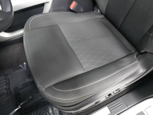 Used 2017 Nissan Titan SV image 11