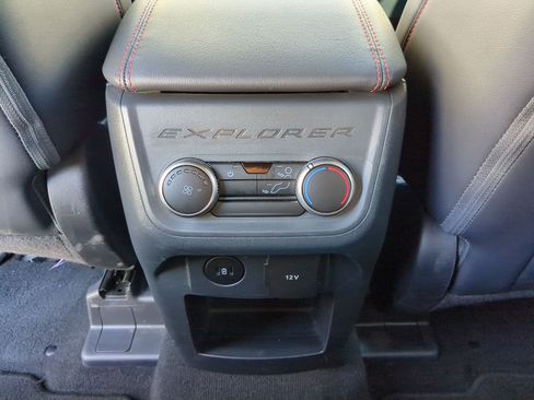 Used 2025 Ford Explorer ST-Line w/ ST-Line Street Pack image 29