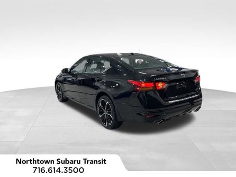 Used 2023 Nissan Altima 2.5 SR w/ SR Premium Package AWD/4WD image 3