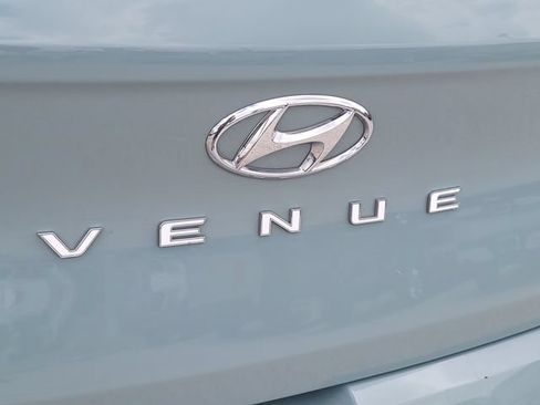 Used 2025 Hyundai Venue SEL FWD image 9